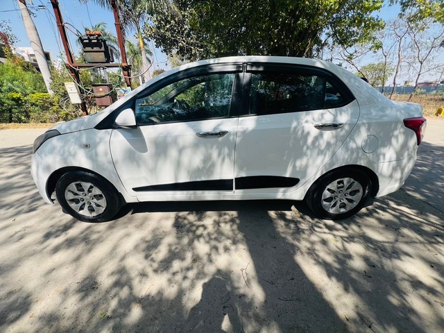 Second-hand 2016 Hyundai Xcent Facelift for sale in Dewas-3