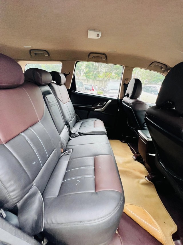 Second-hand 2012 Mahindra XUV500 W6 2WD for sale in Pune-6