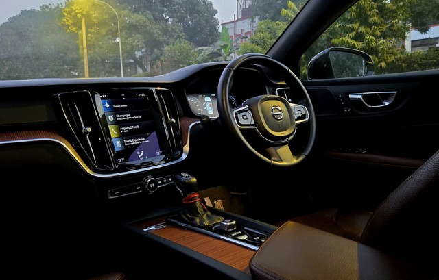 Second-hand 2021 Volvo S60 T4 Inscription for sale in New Delhi-7