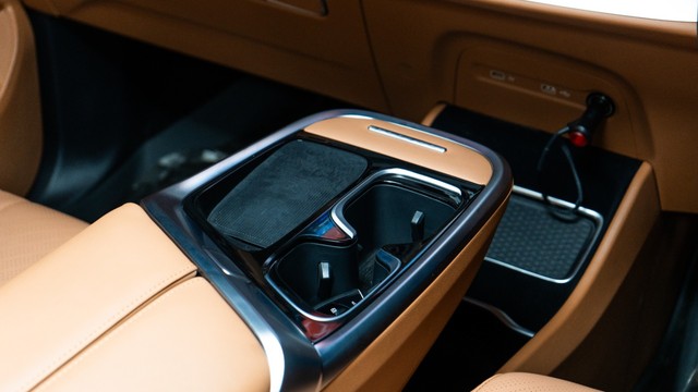 Second-hand 2025 MG M9 Presidential Limo for sale in New Delhi-14