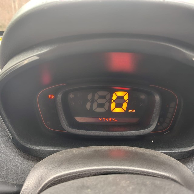 Second-hand 2017 Renault KWID 1.0 AMT RXT for sale in Ludhiana-6