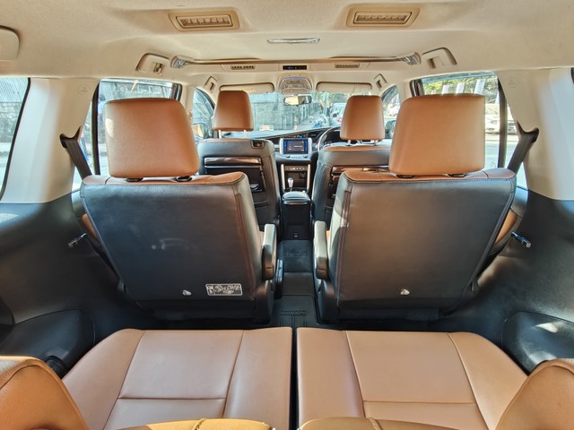 Second-hand 2019 Toyota Innova Crysta 2.8 GX AT BSIV for sale in Mumbai-12