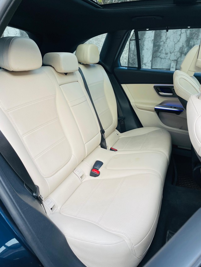 Second-hand 2023 Mercedes-Benz GLC 220d 4MATIC for sale in Mumbai-14