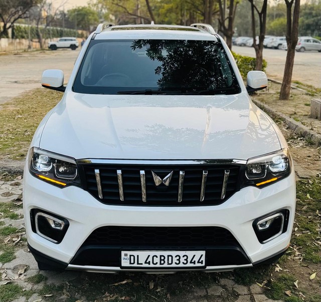 Second-hand 2024 Mahindra Scorpio N Z8 Diesel AT for sale in New Delhi-14