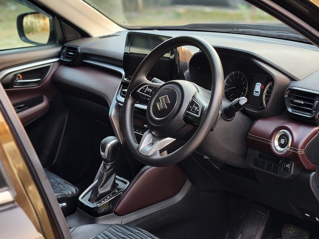 Second-hand 2022 Maruti Grand Vitara Zeta AT BSVI for sale in New Delhi-38