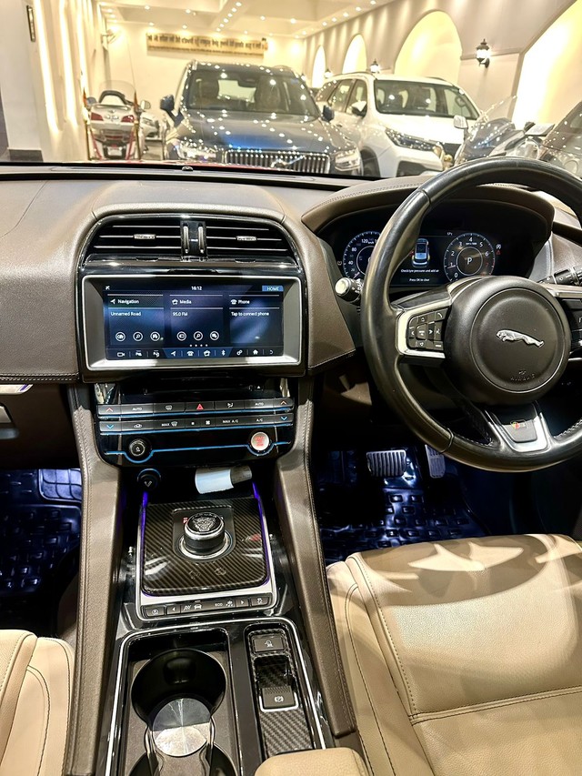Second-hand 2019 Jaguar F-Pace Prestige 2.0 Petrol for sale in New Delhi-4