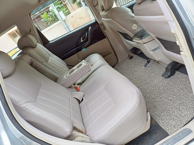 Second-hand 2017 Mahindra XUV500 R W10 FWD for sale in Ahmedabad-16