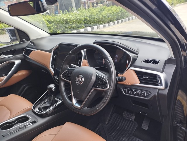 Second-hand 2023 MG Hector Plus 1.5 Turbo Sharp Pro CVT BSVI for sale in New Delhi-18