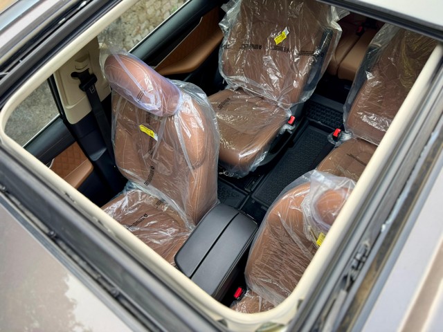 Second-hand 2023 MG Gloster Savvy 4x4 6Str for sale in New Delhi-9