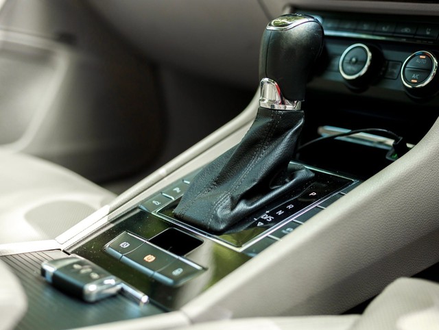 Second-hand 2016 Skoda Superb LK 1.8 TSI AT for sale in New Delhi-8