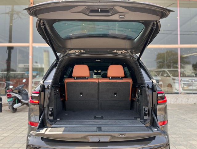 Second-hand 2023 BMW X7 xDrive 40i M Sport for sale in Bangalore-23