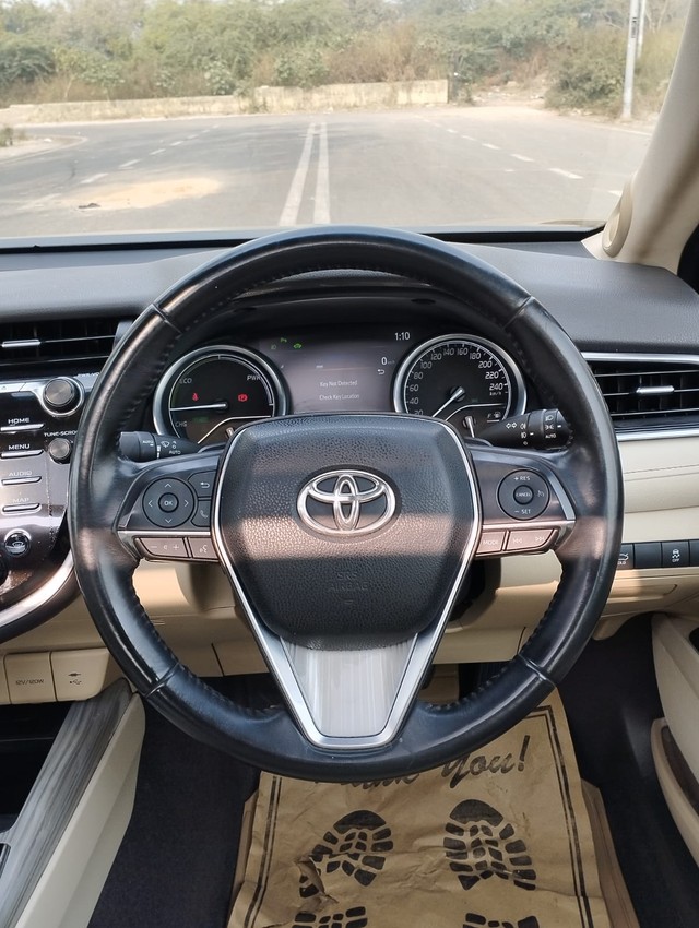 Second-hand 2021 Toyota Camry Hybrid 2.5 for sale in New Delhi-16