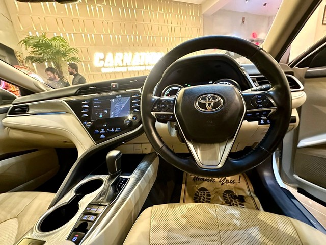 Second-hand 2021 Toyota Camry Hybrid 2.5 for sale in New Delhi-12