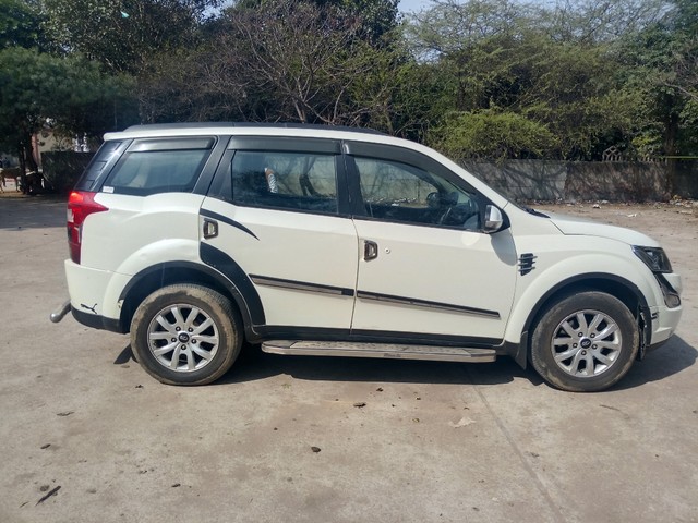 Second-hand 2017 Mahindra XUV500 R W10 FWD for sale in New Delhi-6