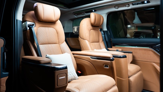 Second-hand 2025 MG M9 Presidential Limo for sale in New Delhi-5