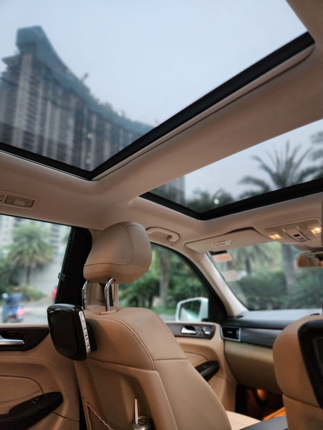 Second-hand 2019 Mercedes-Benz GLS 350d 4MATIC for sale in New Delhi-4