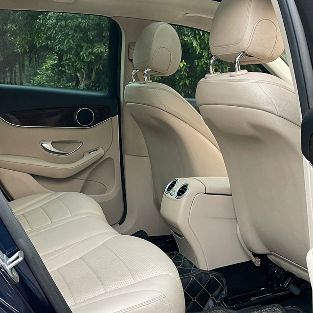 Second-hand 2018 Mercedes-Benz GLC 220d 4MATIC Sport for sale in New Delhi-3