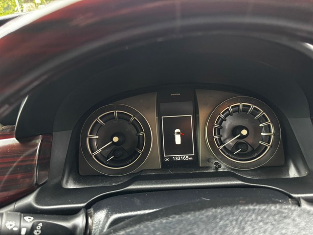 Second-hand 2017 Toyota Innova Crysta 2.4 VX MT BSIV for sale in Nashik-6