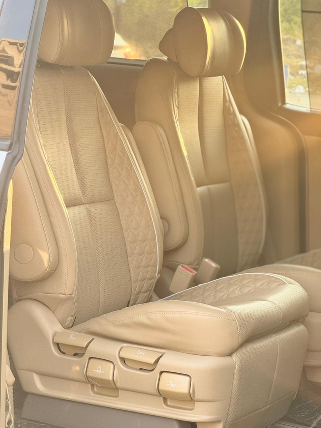 Second-hand 2023 Kia Carnival Limousine Plus for sale in Surat-11