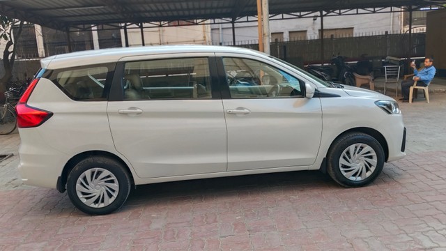 Second-hand 2019 Maruti Suzuki Ertiga VXI AT for sale in New Delhi-1
