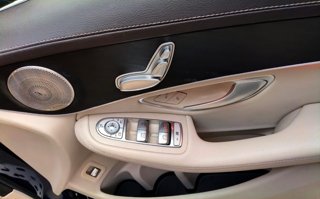 Second-hand 2022 Mercedes-Benz GLC 200 for sale in New Delhi-17