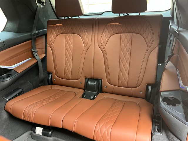 Second-hand 2023 BMW X7 xDrive 40i M Sport for sale in Bangalore-21