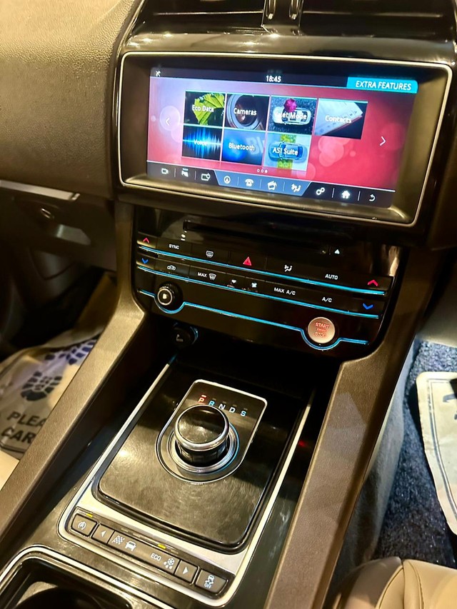 Second-hand 2017 Jaguar F-Pace Prestige 2.0 AWD for sale in New Delhi-14