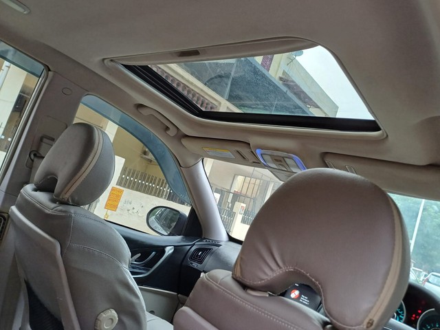 Second-hand 2017 Mahindra XUV500 R W10 FWD for sale in Ahmedabad-14