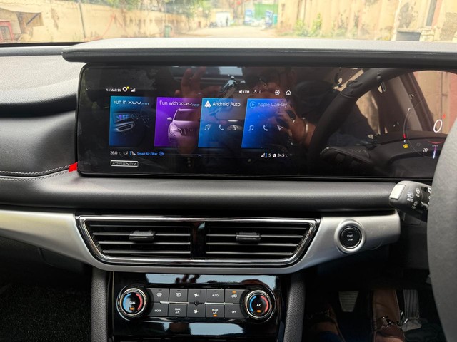 Second-hand 2025 Mahindra XUV700 AX7L Ebony Edition 7Str AT for sale in New Delhi-17