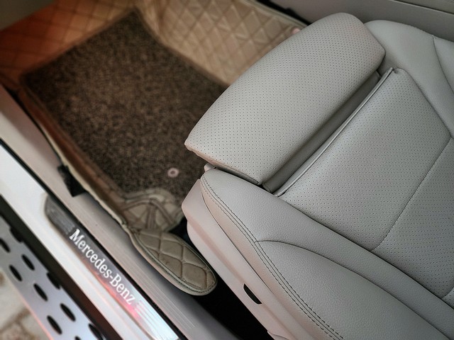 Second-hand 2020 Mercedes-Benz GLC 200 for sale in New Delhi-32