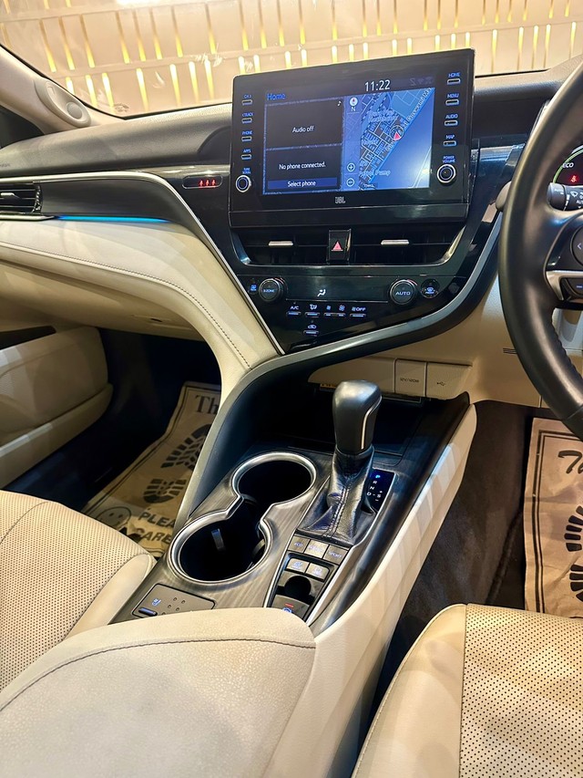 Second-hand 2021 Toyota Camry Hybrid 2.5 for sale in New Delhi-9