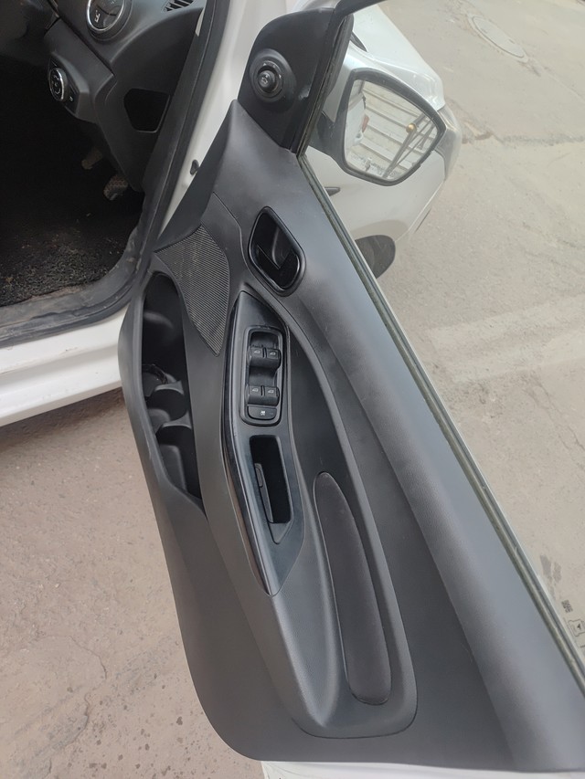 Second-hand 2020 Ford Figo Titanium Diesel for sale in New Delhi-9