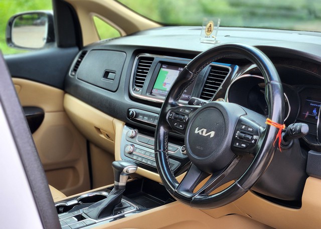 Second-hand 2022 Kia Carnival Limousine Plus for sale in New Delhi-18