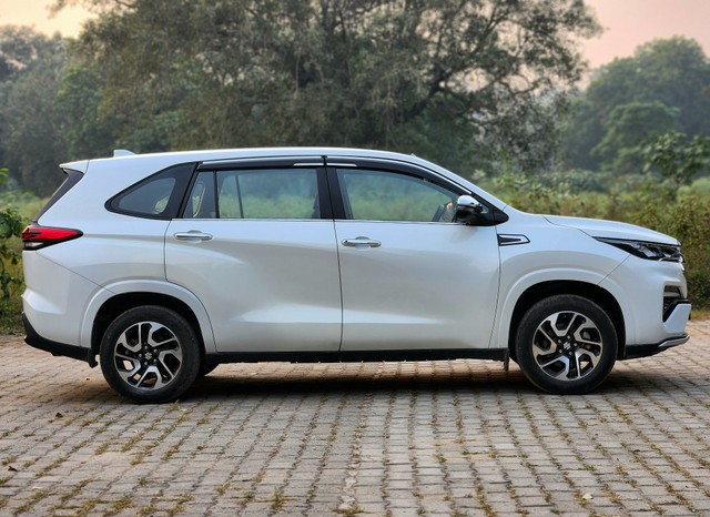 Second-hand 2024 Maruti Invicto Zeta Plus 7Str for sale in New Delhi-1