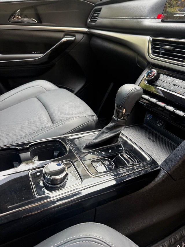 Second-hand 2025 Mahindra XUV700 AX7L Ebony Edition 7Str AT for sale in New Delhi-12