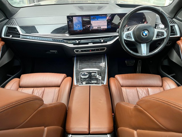 Second-hand 2023 BMW X7 xDrive 40i M Sport for sale in Bangalore-5