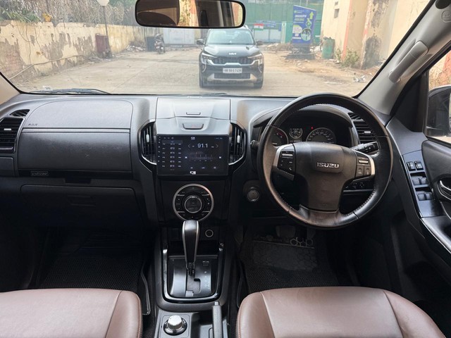 Second-hand 2022 Isuzu V-Cross 4x4 Z Prestige AT BSVI for sale in New Delhi-12