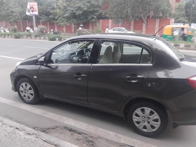 Second-hand 2017 Honda Amaze S i-VTEC for sale in New Delhi-7