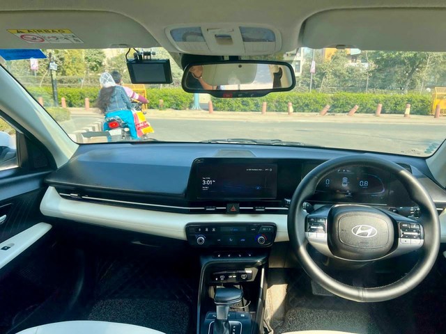 Second-hand 2023 Hyundai Verna SX IVT for sale in New Delhi-3