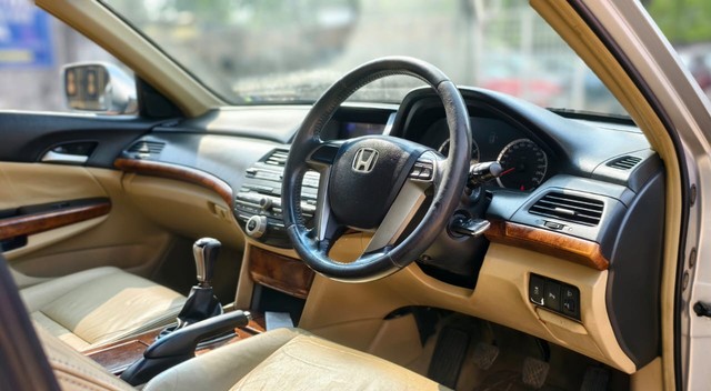 Second-hand 2013 Honda New Accord 2.4 M/T for sale in Kolkata-4