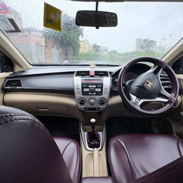 Second-hand 2011 Honda City V MT for sale in Pune-8
