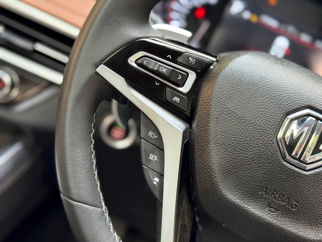 Second-hand 2023 MG Gloster Savvy 4x4 6Str for sale in New Delhi-17