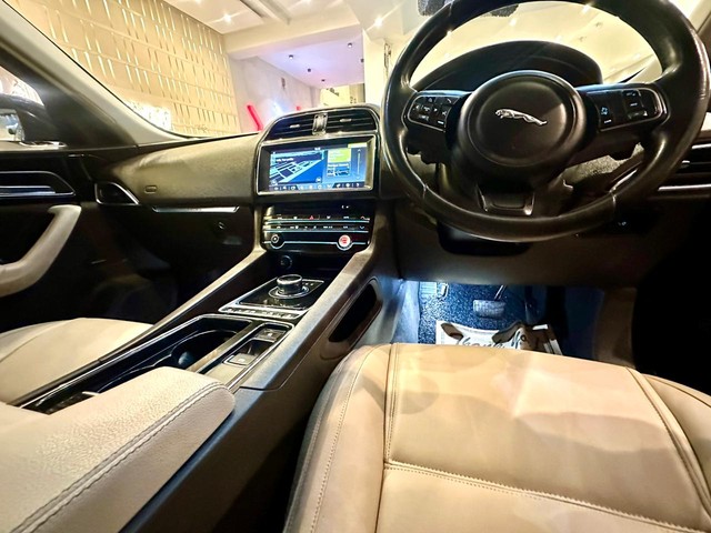 Second-hand 2017 Jaguar F-Pace Prestige 2.0 AWD for sale in New Delhi-24