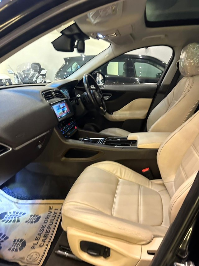 Second-hand 2017 Jaguar F-Pace Prestige 2.0 AWD for sale in New Delhi-22