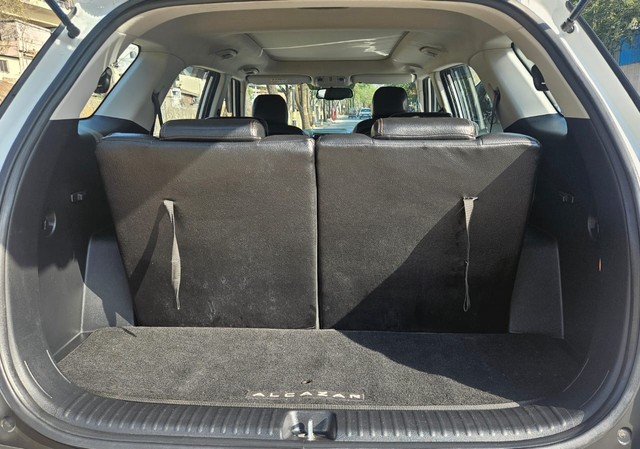 Second-hand 2022 Hyundai Alcazar Prestige 7-Seater Diesel 2021-2022 for sale in Pune-20