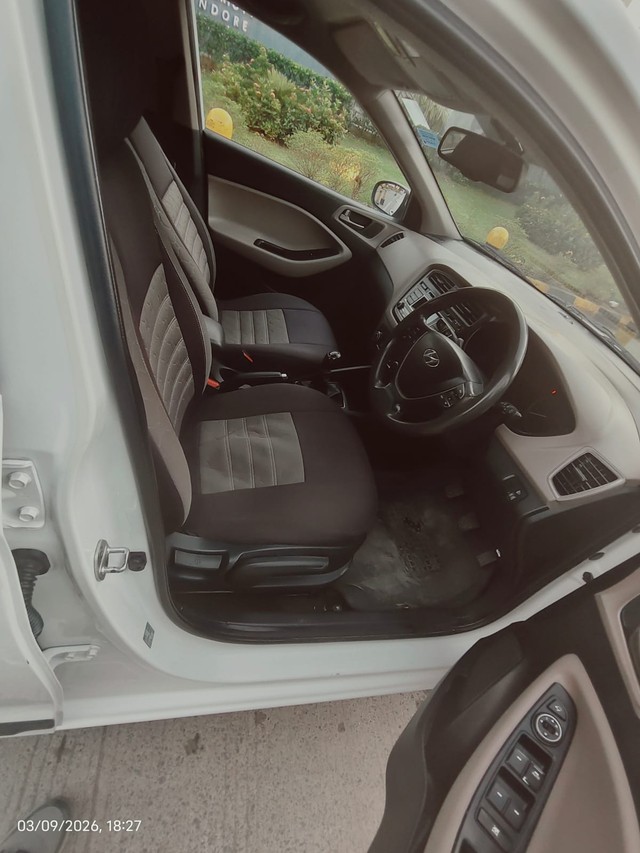 Second-hand 2015 Hyundai i20 Sportz Option 1.2 for sale in Indore-9