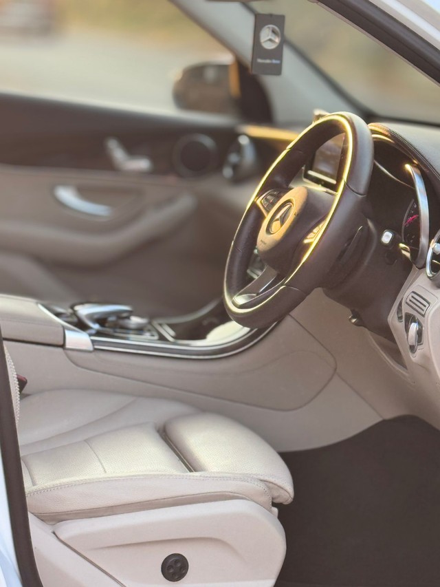 Mercedes-Benz GLC 220d 4MATIC Style Second-hand 2017 Mercedes-Benz GLC 220d 4MATIC Style for sale in Surat-8