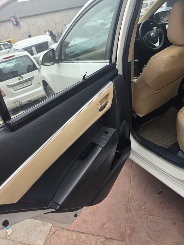 Second-hand 2018 Toyota Corolla Altis 1.8 GL for sale in New Delhi-14