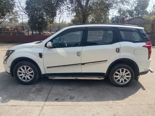 Second-hand 2017 Mahindra XUV500 R W10 FWD for sale in New Delhi-2
