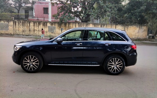 Second-hand 2022 Mercedes-Benz GLC 200 for sale in New Delhi-3